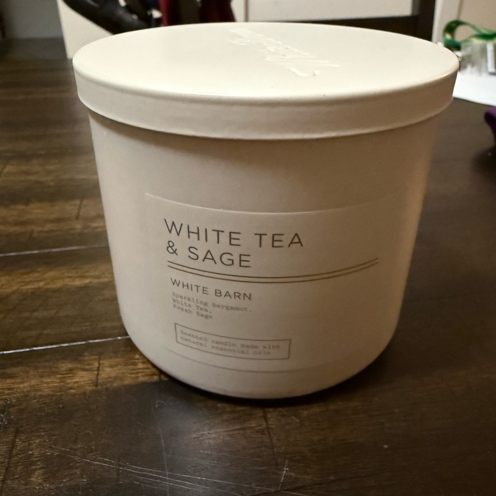 White Barn White Tea & Sage Candle - Cream